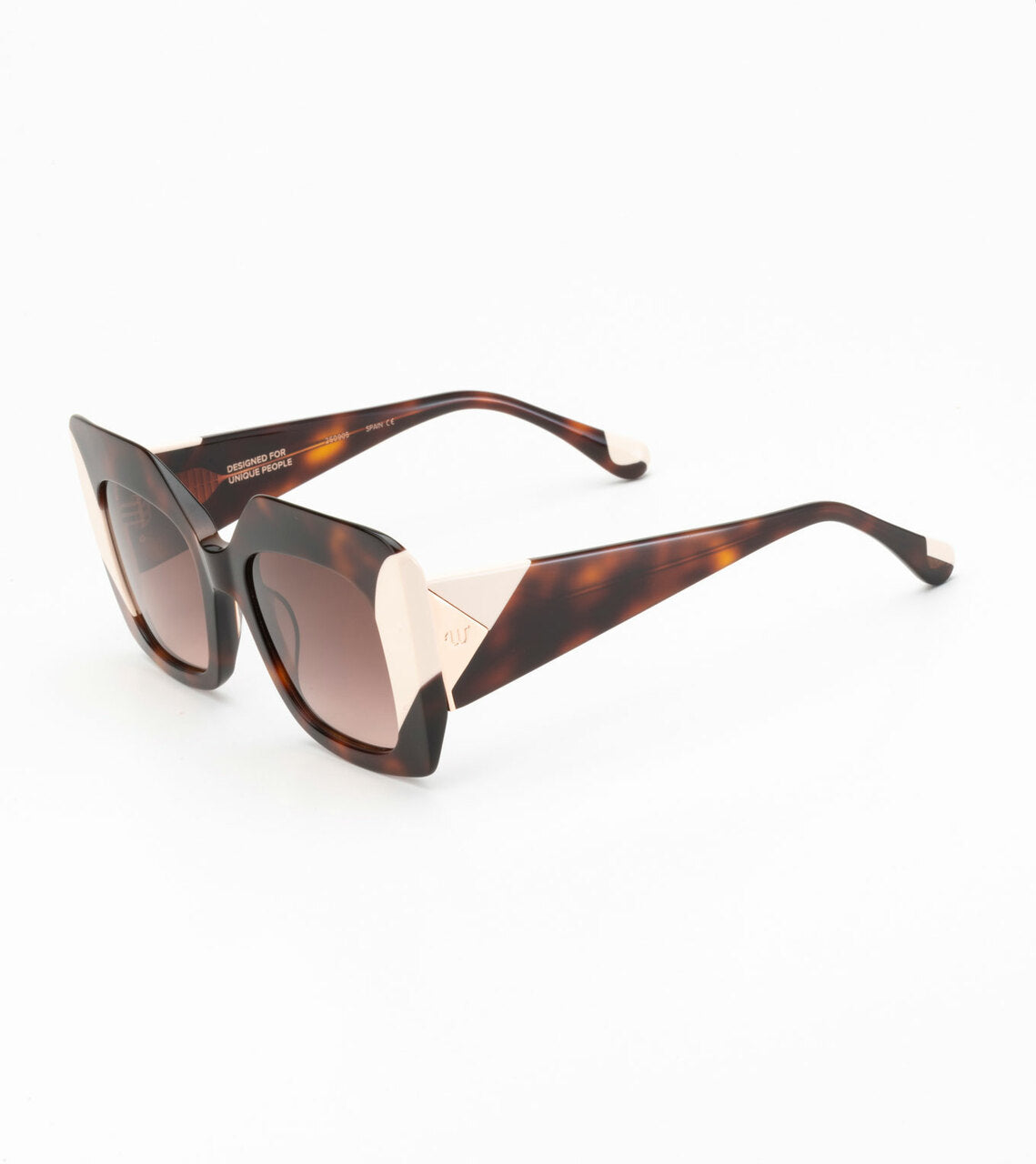 Woodys - CLARA 02